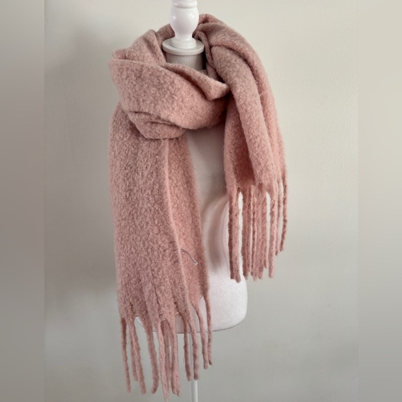 Anthropologie light pink fringe Barclays blanket wrap Scarf - Picture 5 of 10